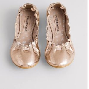 Tucker & Tate Girls Metallic scalloped flats.
